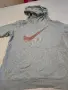 Продавам два дамски суичъра на nike. Размер на дрехите м. , снимка 1