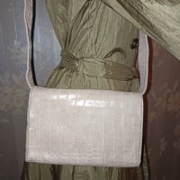 Малка кокетна нова дамска чанта в светлобежово, снимка 4 - Чанти - 42858700