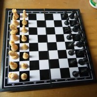 Магнитен шах, снимка 2 - Шах и табла - 42471739