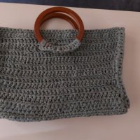 Нова плетена чанта с дървени дръжки, снимка 2 - Чанти - 44490642