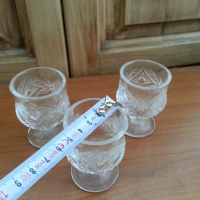 Стъклени чаши чашки гравирани, снимка 3 - Антикварни и старинни предмети - 36553498