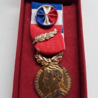 Френски позлатен сребърен медал, снимка 3 - Антикварни и старинни предмети - 35098840