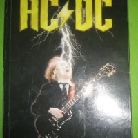 Книга AC/DC двете страни на славата, снимка 1 - Други - 38484683