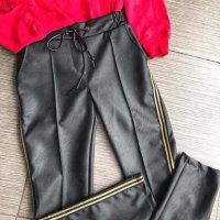 Черен спортен панталон със златисти ленти, снимка 2 - Клинове - 23492935