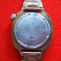 Стари мъжки ръчни  часовници  СССР ера Восток командирски, снимка 5 - Антикварни и старинни предмети - 37419968