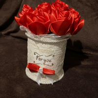Ръчно изработени сатенени рози, снимка 8 - Подаръци за жени - 44552210