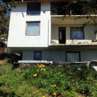 Продавам къща в Родопите  с.Турян, снимка 9 - Къщи - 34311117