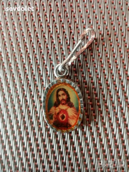 Продавам старинен медалъон, снимка 1