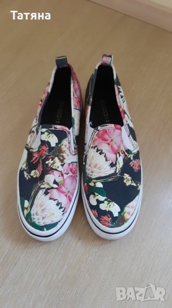 Обувки на цветя  и кецове, снимка 1
