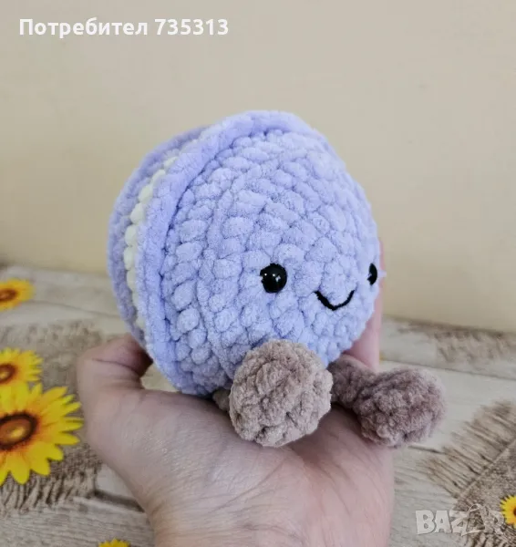 Ръчно плетена играчка - френски макарон, снимка 1