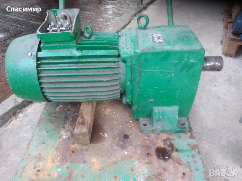 моторедуктор РЦС 100 4kw на 940об 1/29 изх 31обр, снимка 1