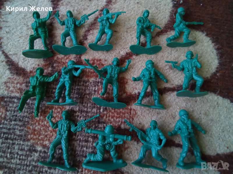 Войници пластмасови 12 броя 14989, снимка 1