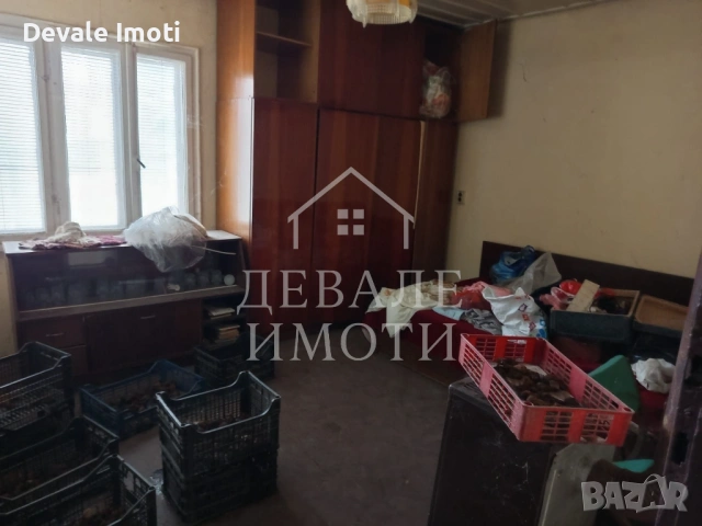 Двуетажна къща с голям двор - център в кв. Средна кула, снимка 6 - Къщи - 53120749