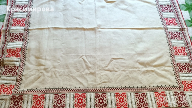 Ръчно бродирана покривка 130см/120см