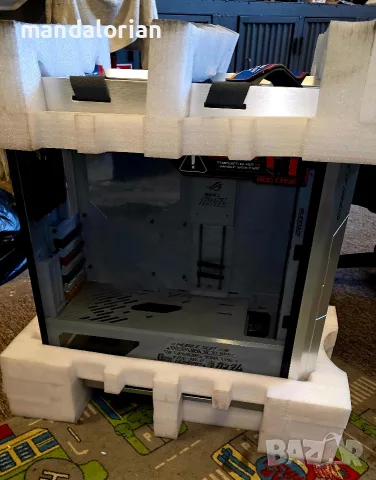 нова лимитираната компютърна кутия ASUS ROG Strix Helios Gundam Edition (GX601) , снимка 8 - Захранвания и кутии - 56215380