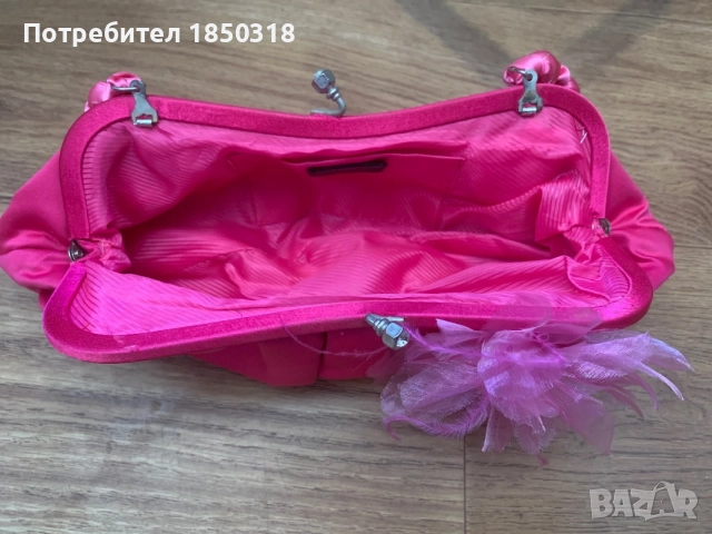 Дамска вечерна чанта, снимка 2 - Чанти - 56002105