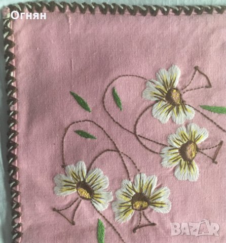 Бродирана покривка 65/65 , снимка 2 - Други стоки за дома - 32205955