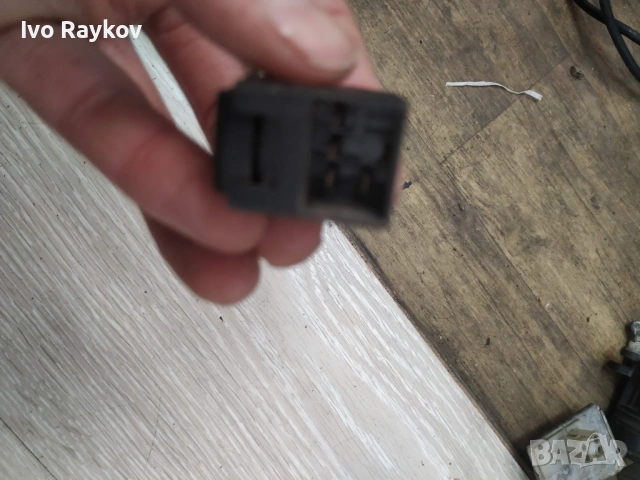 Копче ел. стъкла volkswagen, skoda 3b0959855b, снимка 2 - Части - 53175176