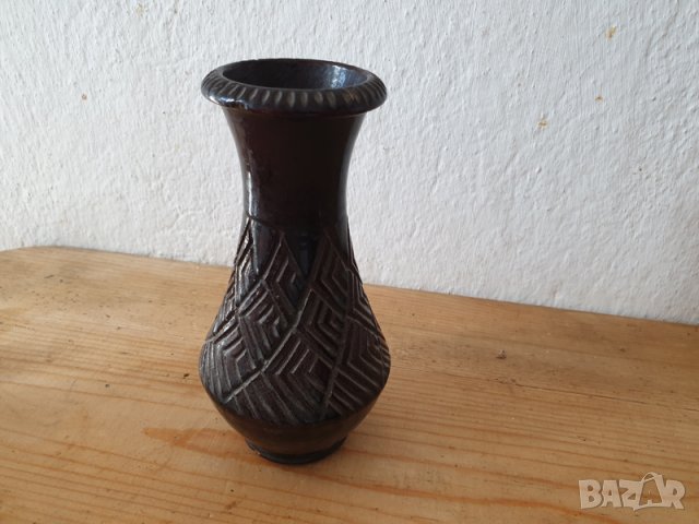 Продавам стара ретро керамична вазичка с релефи ваза керамика антика