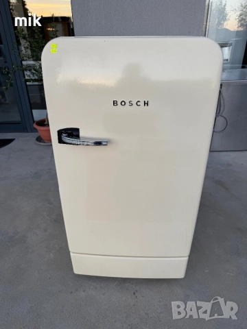 Ретро бежов хладилник с камера Bosch 