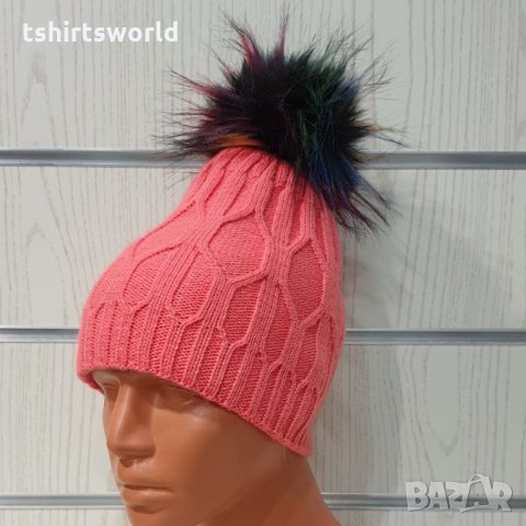 Нова зимна дамска шапка в цвят корал с шарен помпон/пух