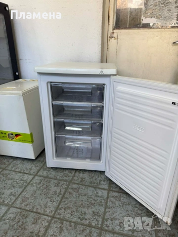 Малък фризер използван в добро състояние