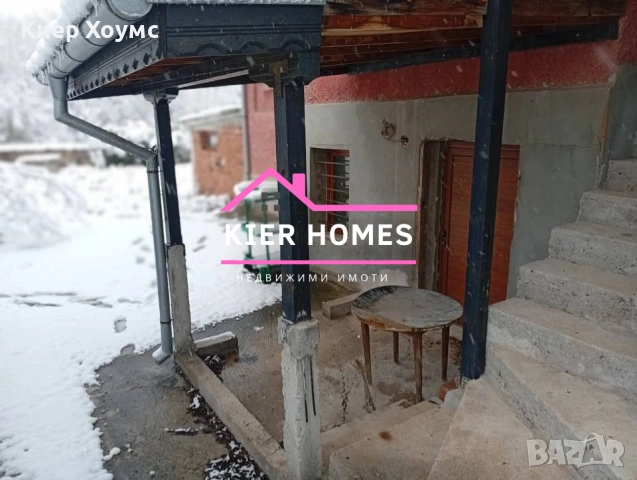 Двуетажна къща в село Динево,обл. Хасково, снимка 2 - Къщи - 54274562