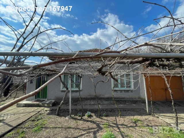 къща в село Ломница, снимка 1