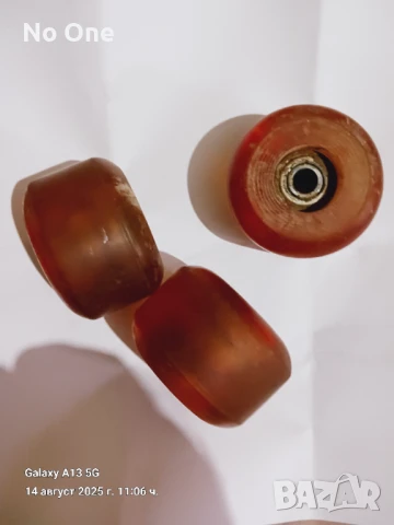 Продавам колелца за скейтборд   