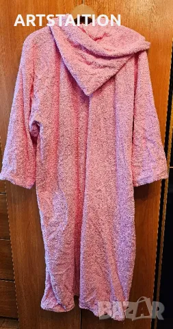 Два дамски хавлиени халата с качулка и без