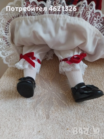 Колекционерска порцеланова кукла „Зимна елегантност“ от галериите Ashton-Drake , снимка 6 - Декорация за дома - 52130108