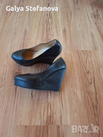 Продава обувки, снимка 2 - Дамски обувки на ток - 52087563