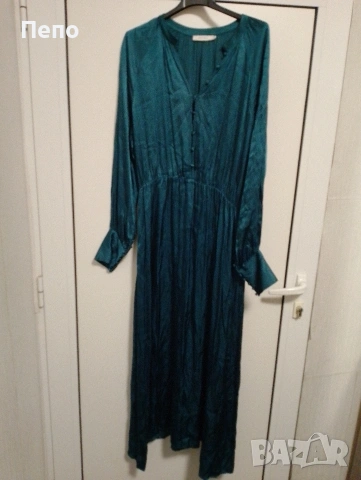 Сатенена рокля 