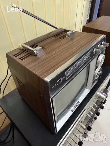 💥 Колекционерски ретро портативен телевизор с радио UNIVERSUM SK 992 - 1970 г., снимка 4 - Телевизори - 48713364