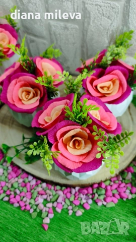 Гипсокерамични кашпи с рози от креп хартия!!, снимка 4 - Декорация за дома - 51630322