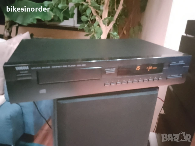 Yamaha CDX 390 безупречен CD плейър 