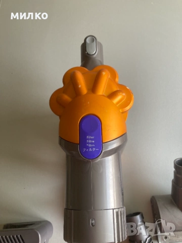 Ръчна акумулаторна прахосмукачка Dyson DC34 Cyclone, снимка 4 - Прахосмукачки - 54181287