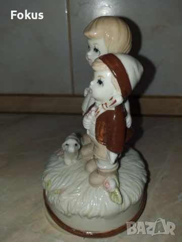 Страхотна красива статуетка момче и момиче - свиреща, снимка 4 - Антикварни и старинни предмети - 53356109