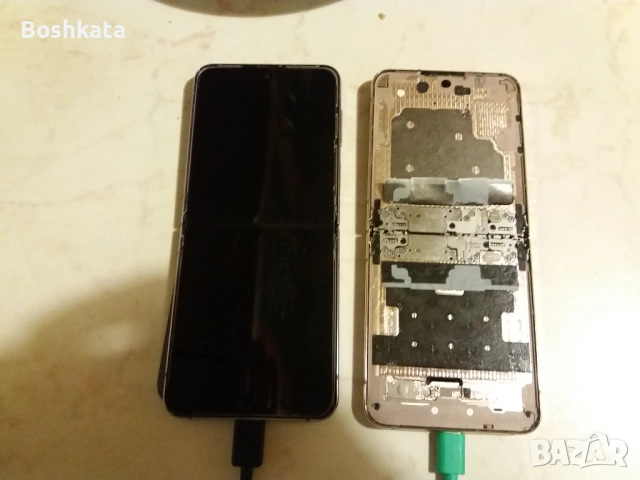 Samsung Galaxy Z Flip 4 за части или ремонт, 2 броя, снимка 2 - Резервни части за телефони - 53048093