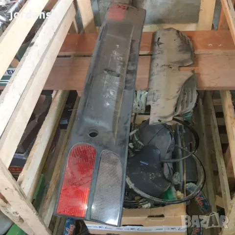 Пластмаса заден капак със светлини Рено Лагуна, снимка 2 - Части - 49969699