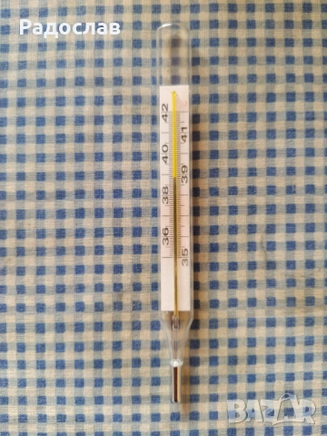 стар медицински термометър 