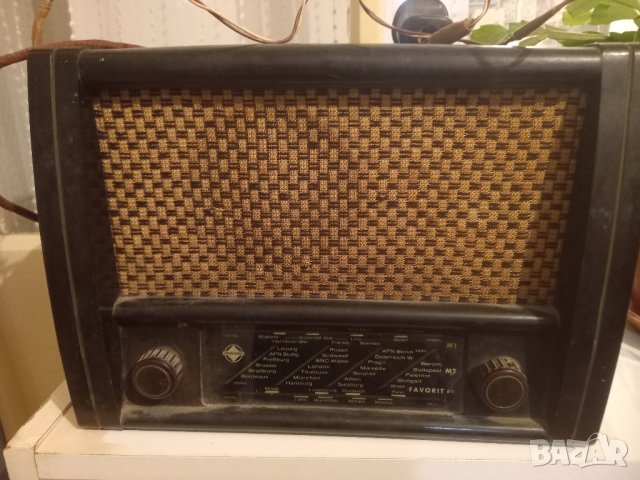 Лампово радио EMUD 69, снимка 2 - Антикварни и старинни предмети - 44357479