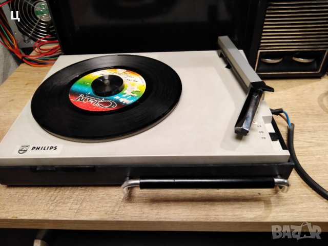 Ретро преносим портативен грамофон PHILIPS, снимка 2 - Грамофони - 36914160