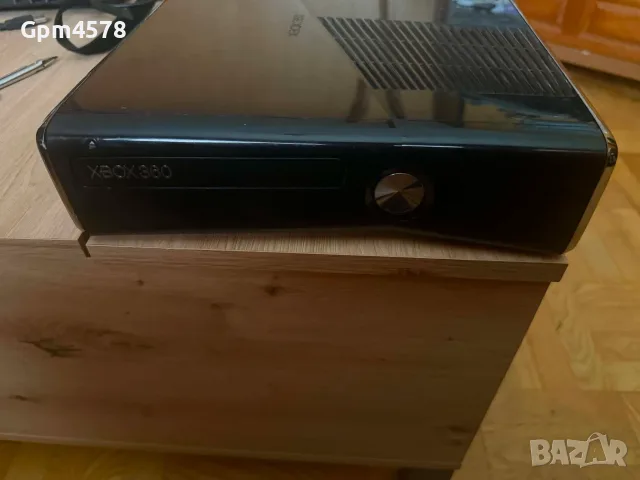 Хакнат Xbox 360 Slim + 2 Джойстика + Saitek Flight Stick + Игри, снимка 3 - Xbox конзоли - 55750354