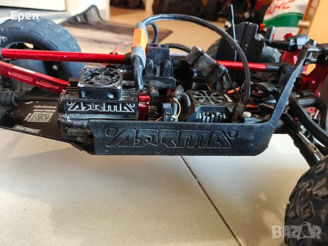 ARRMA Kraton 6S V6 EXB (Extreme Bash) – Топ състояние (Внос Германия) / Бартер за DJI дрон, снимка 5 - Електрически играчки - 55822780