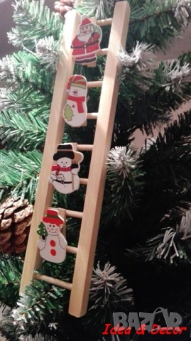 Новогодишна играчка дървена стълбичка с дядо коледа и три снежни човека, снимка 2 - Декорация за дома - 52644014