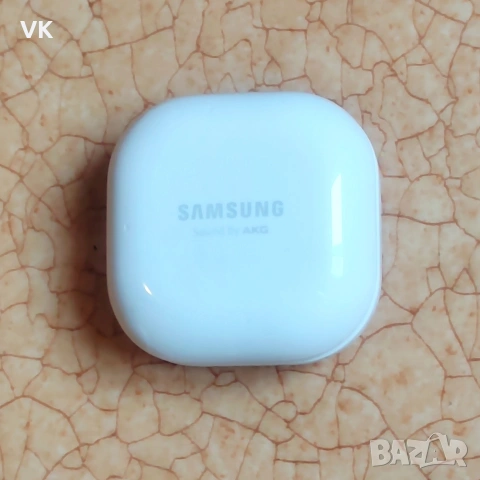 Samsung SM-R180 - заряден кейс за Galaxy Buds Live!, снимка 2 - Слушалки, hands-free - 54022275