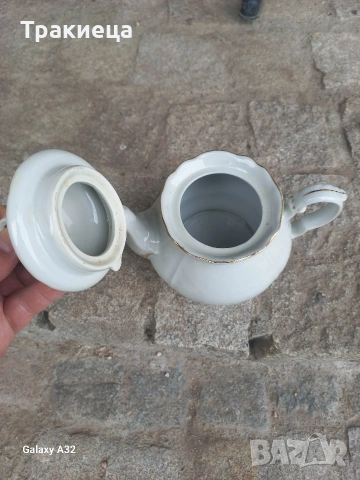 СТАР БЪЛГАРСКИ ПОРЦЕЛАНОВ ЧАЙНИК , снимка 2 - Антикварни и старинни предмети - 54025425