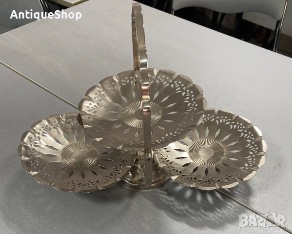 Сгъваема метална поставка на три нива. Бонбониера, снимка 3 - Прибори за хранене, готвене и сервиране - 54216898