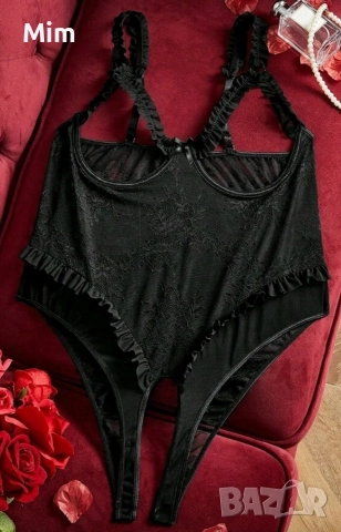 4XL Черно дантелено боди с отворен бюст и дъно 